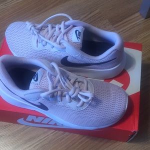 Nike Girls Grade School Shoes